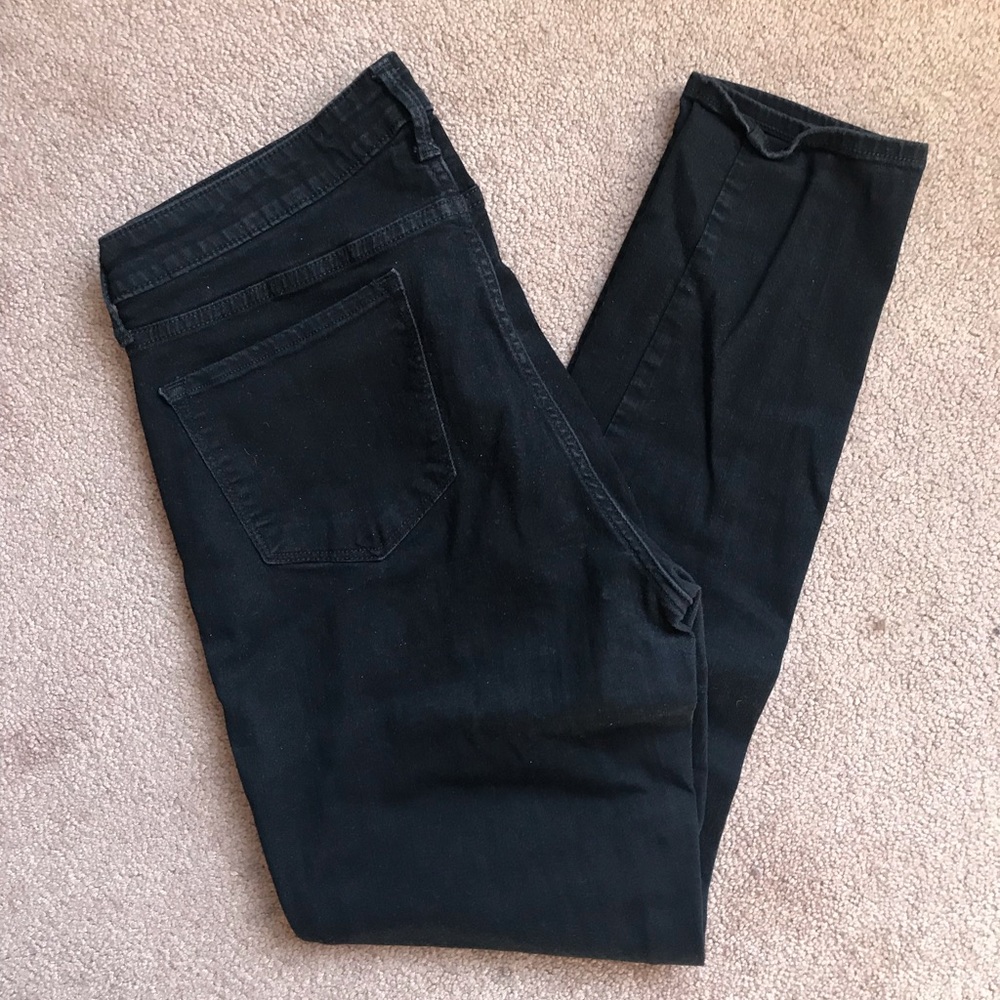 Black skinny jeans // No holes // Old Navy